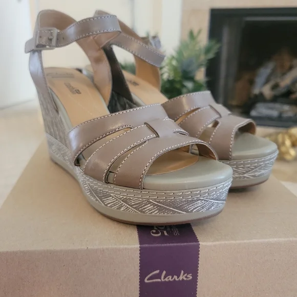 Clarks Zia Sage leather wedge Sandals 9M - Picture 1 of 7